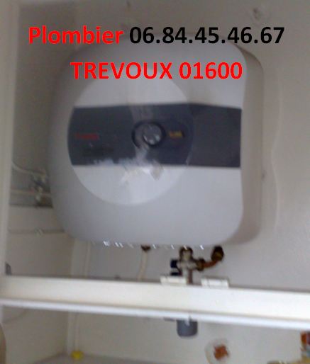 Chauffe-eau sur évier plomberie trévoux 06.84.45.46.67.jpg